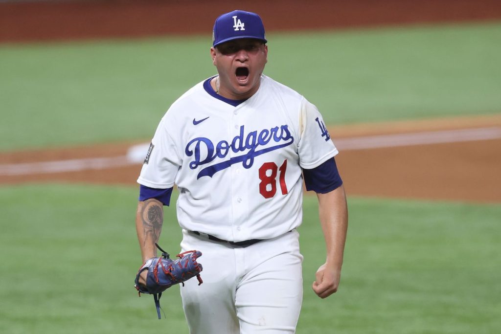 Victor Gonzalez & Julio Urias, first pair of mexicans to get win