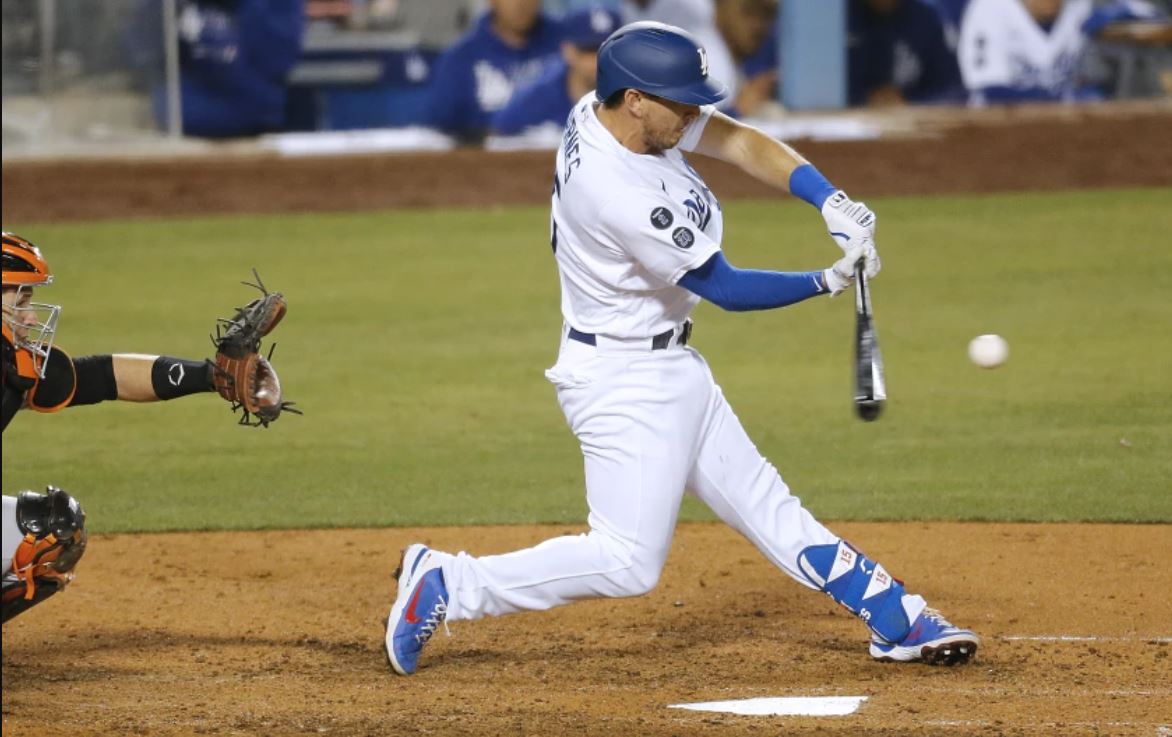 Giants' Mike Tauchman robs Dodgers' Albert Pujols of walk-off home run