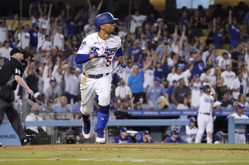 Gavin Lux delivers walk-off hit for Dodgers after costing them with error