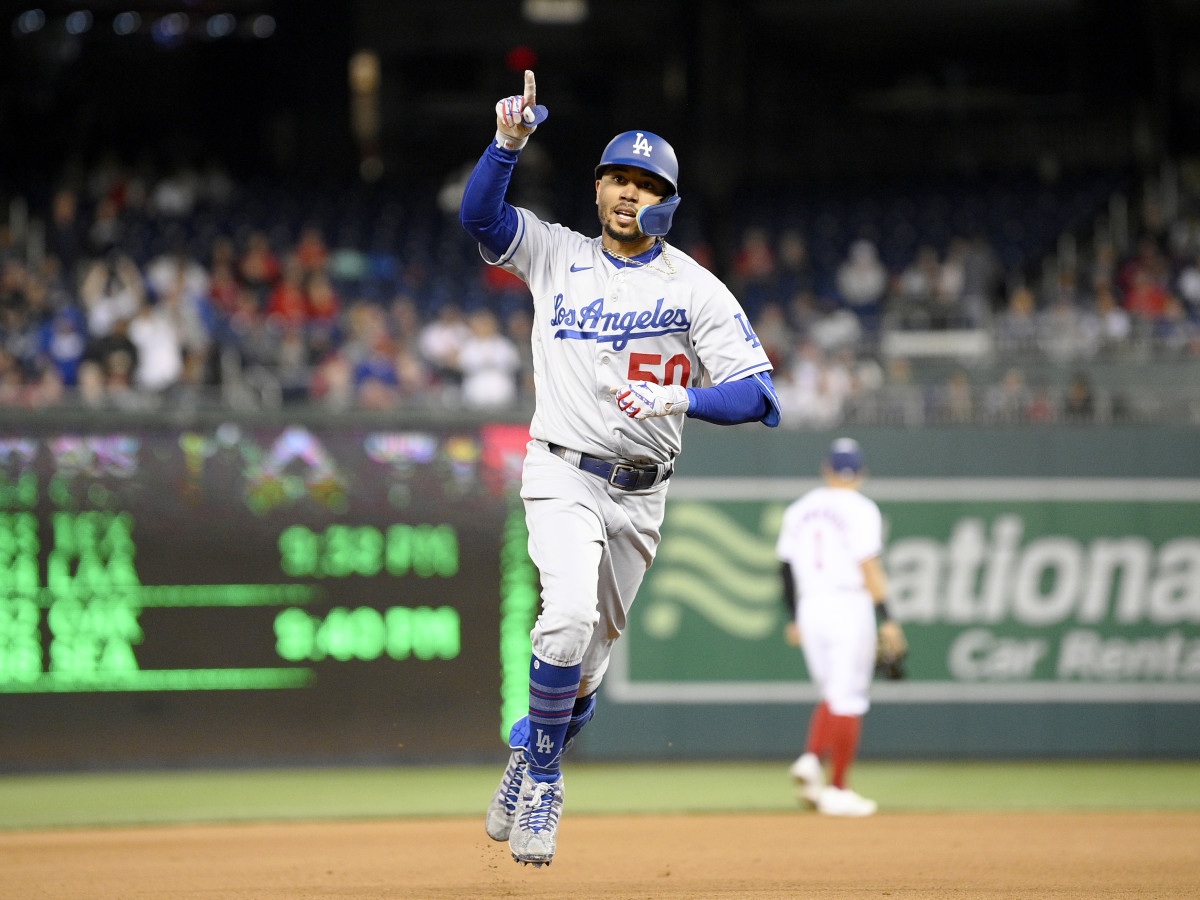 Dodgers News: Mookie Betts Wins 2022 Gold Glove Award